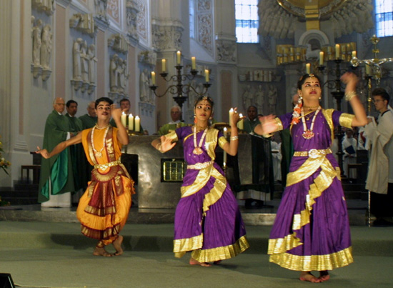 Hindu dancers performing in the Wurzburg Cathedral
